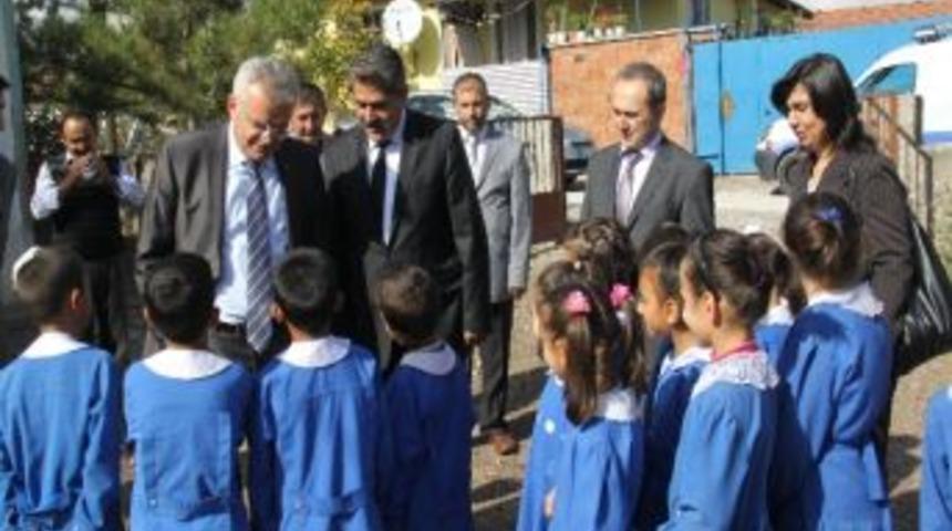 Çankırı Emniyet Müdürü Dağlı’dan Öğrencilere Kışlık Kaban