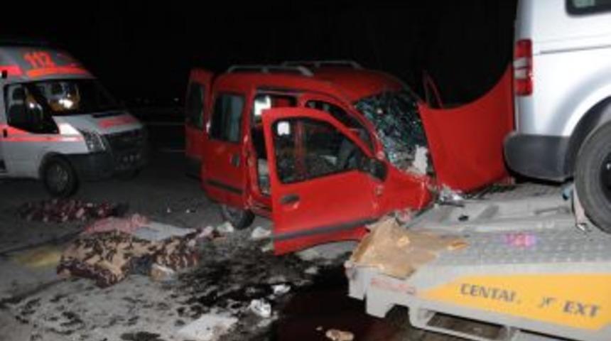 Mersin&rsquo;de trafik kazası: 3 &ouml;l&uuml;, 6 yaralı