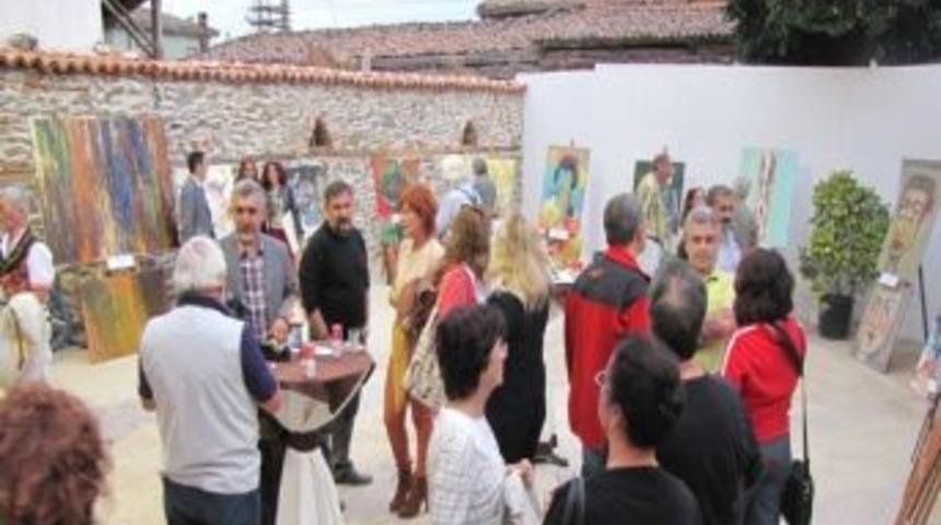 12 &Uuml;lkenin Ressamları Eserlerini &Ouml;ykam&rsquo;da Sergiledi