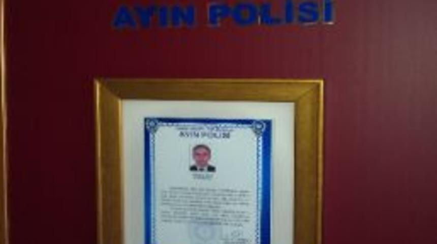 İzinli G&uuml;n&uuml;nde Hırsızları Yakalayınca Ayın Polisi Se&ccedil;ildi