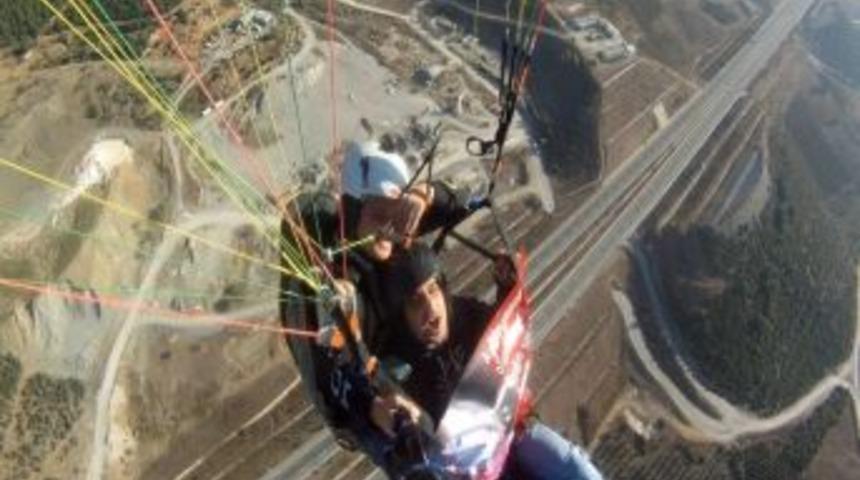 Panik Atak Genç Gökyüzünde Pankart Açtı