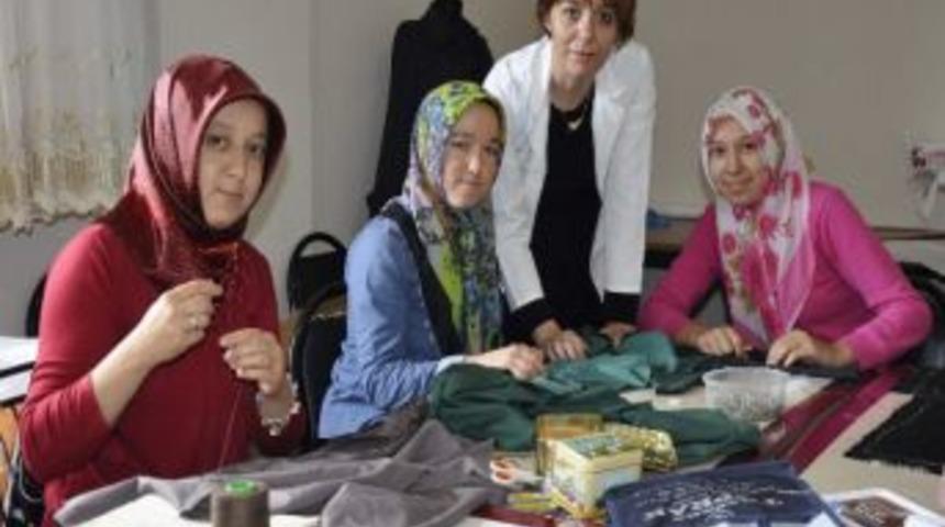 Bayramlıklarını Ko-mek'te Diktiler