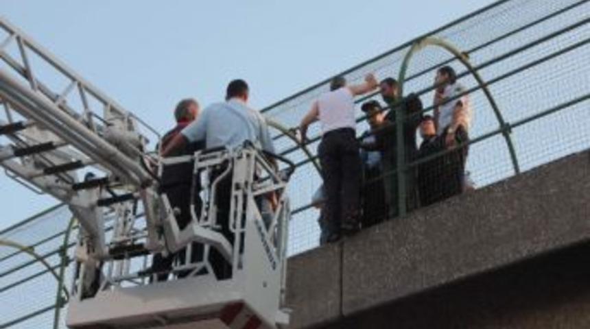 İşsiz Kalınca K&ouml;pr&uuml;ye &Ccedil;ıktı