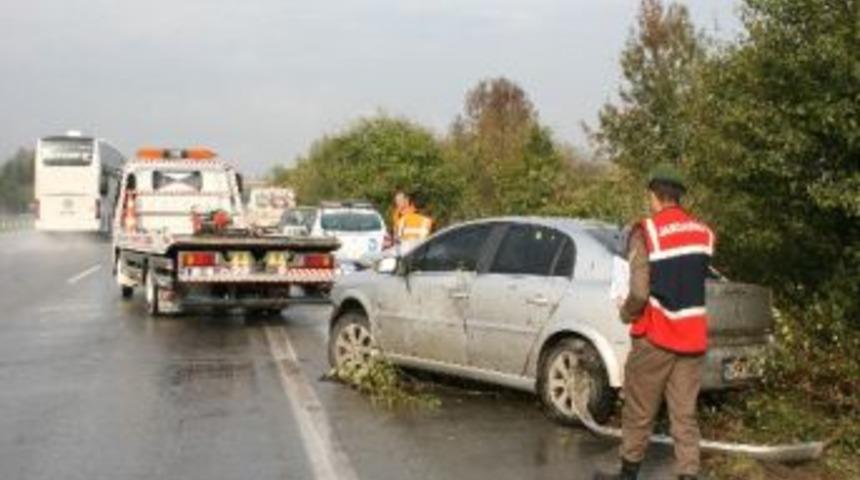 D&uuml;zce Tem Otoyolunda Kaza: 3 Yaralı