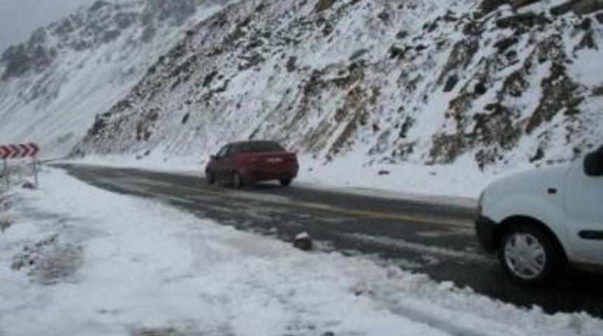 Ovit Beyaz Gelinliğini Giydi