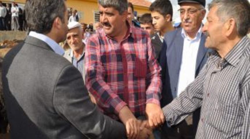 Bayramı Arifesinde Kurban Pazarında Kıyasıya Pazarlık Yaşandı