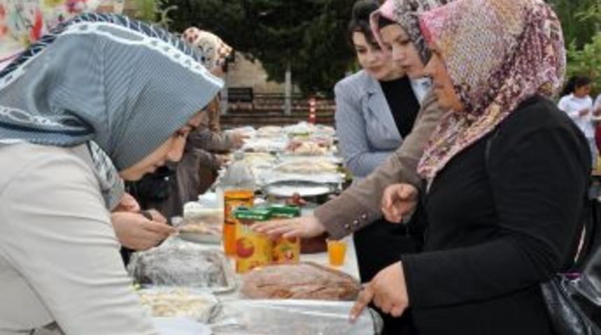 Midyat&rsquo;ta Okuma Salonu &Ouml;ğrencileri Kermes D&uuml;zenledi