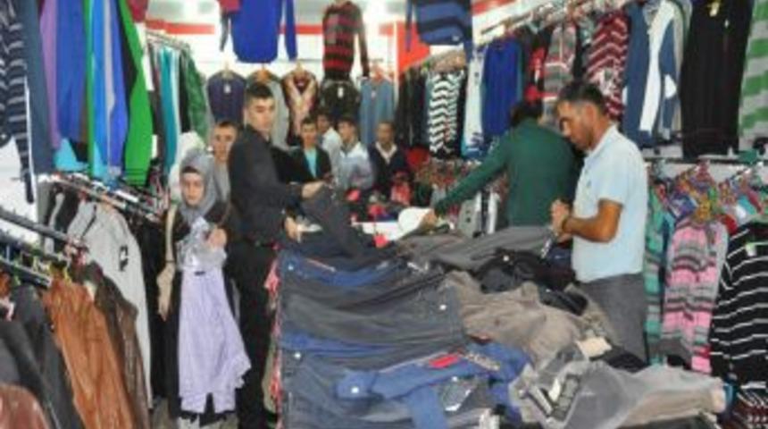 Aileler Bayram Alışverişine &Ccedil;ıktı, Esnaf Satışlardan Memnun