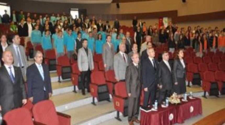 D&uuml;zce &Uuml;niversitesinde &ldquo;cumhuriyet'in Kazanımları&rdquo; Konferansı D&uuml;zenlendi