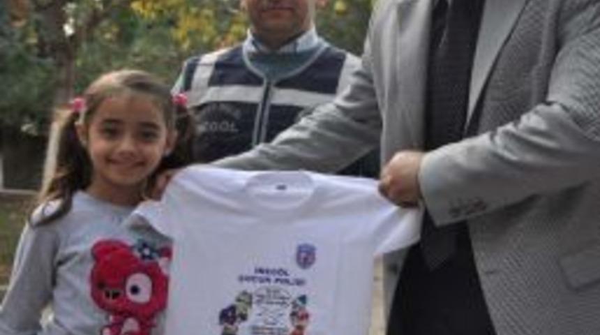 Polislerden &Ccedil;ocuklara Ders Veren Tiş&ouml;rt