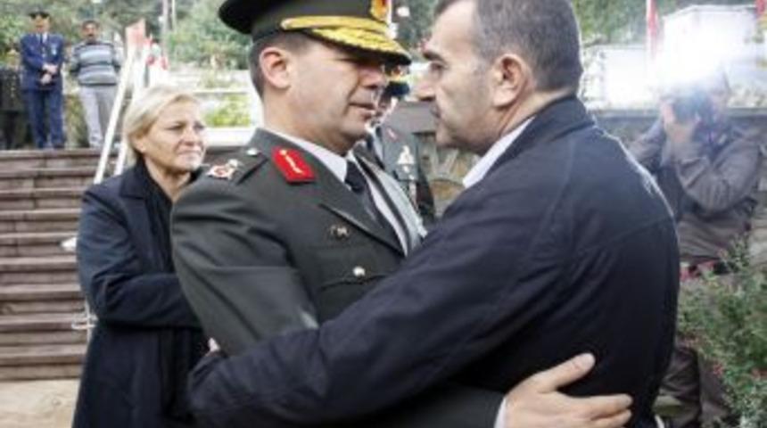 Oğlunun Doğum G&uuml;n&uuml;n&uuml; Şehitlikte Kutladı