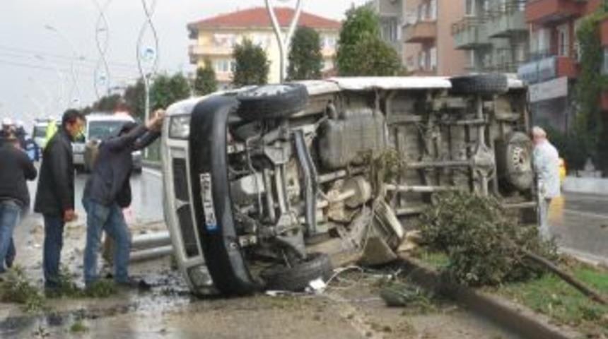 5 Kişinin Yaralandığı &Ccedil;ifte Kazada Ortalık Savaş Alanına D&ouml;nd&uuml;