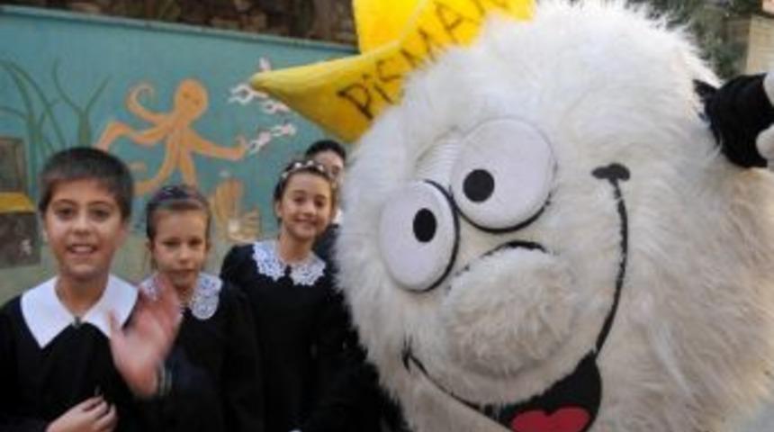 İzmitli &Ccedil;ocuklara Bayram Hediyesi