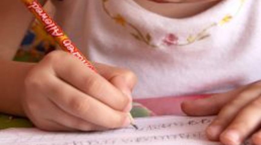 &Ccedil;ocuğunuza Ev &Ouml;devini Zorlayarak Değil, Eğlendirerek Yaptırın