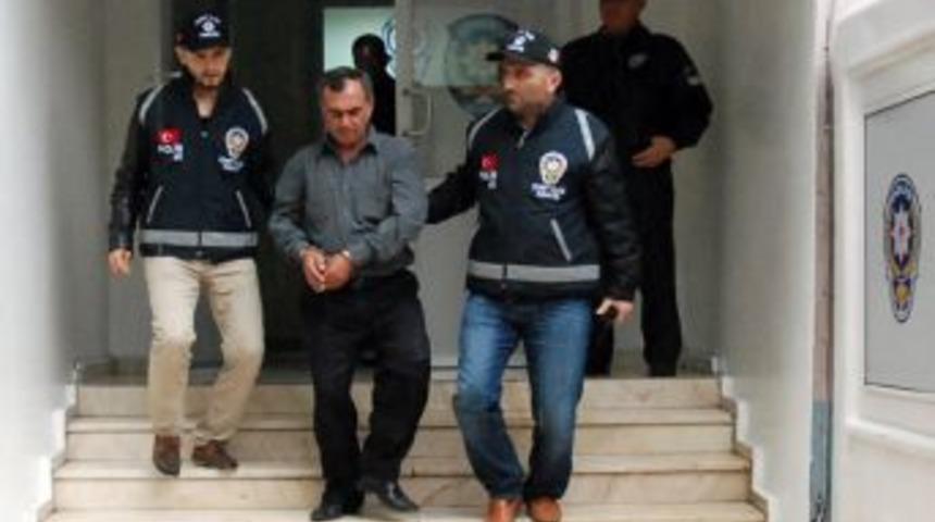 Yaşlı Vatandaşı Cami Tuvaletinde &Uuml;zerinde 'pislik Var' Diyerek Dolandırdılar