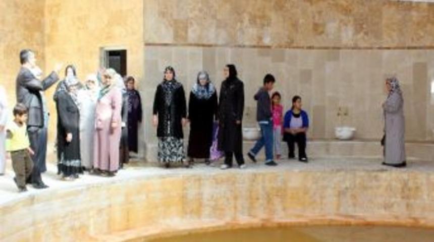 Sivaslı Kadınlar &Ccedil;ermikleri Geziyor