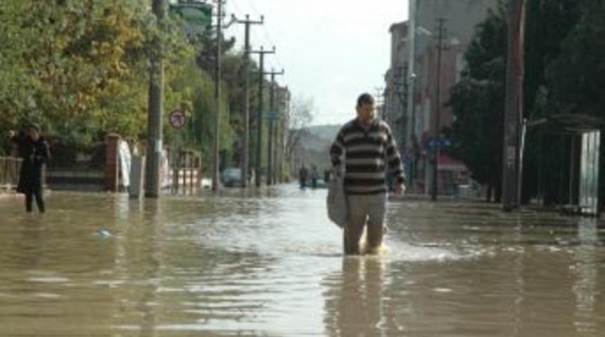 &Ccedil;erkezk&ouml;y&rsquo;de Sel Suları &Ccedil;ekilmeye Başladı