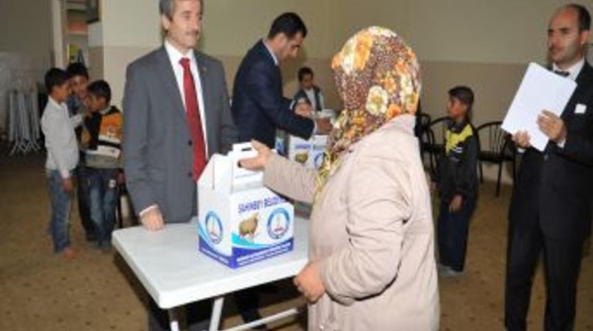 Bayram &Ouml;ncesi 600 Aileye Et Dağıtıldı