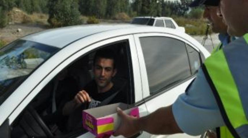 Polis'ten Ceza Değil Şeker S&uuml;rprizi