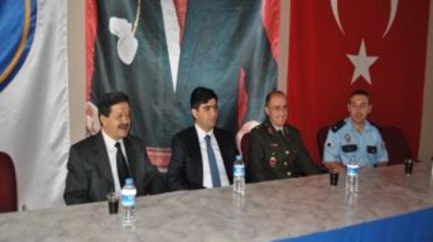 Selendi De Bayramlaşma Arefe G&uuml;n&uuml; Yapıldı