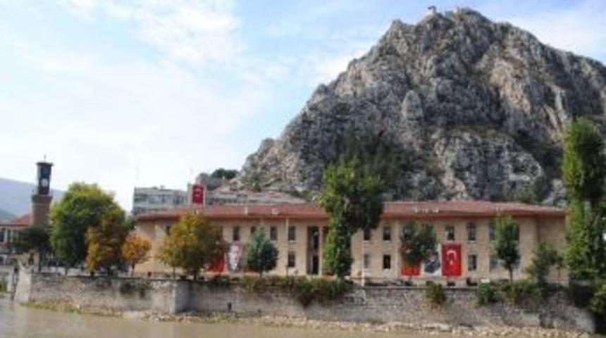 Amasya Valisi'nden Resepsiyon A&ccedil;ıklaması
