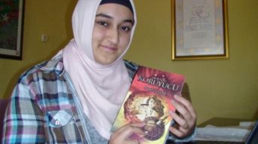 17 Yaşında İkinci Romanını Yazıyor