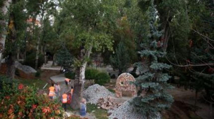 Kuğulupark'ta Yenileme Çalışmaları Devam Ediyor