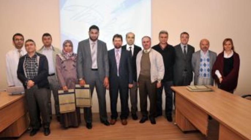 Cezayir'li hocalar AK&Uuml;'de seminer verdi