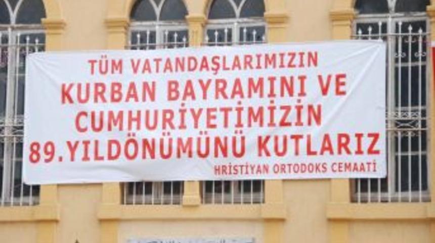 Hristiyan Cemaatlerinden &Ccedil;ifte Pankartlı Bayram Kutlaması