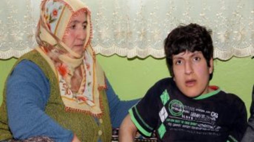 Hediye&rsquo;ye Vali Kerem Al, El Uzattı