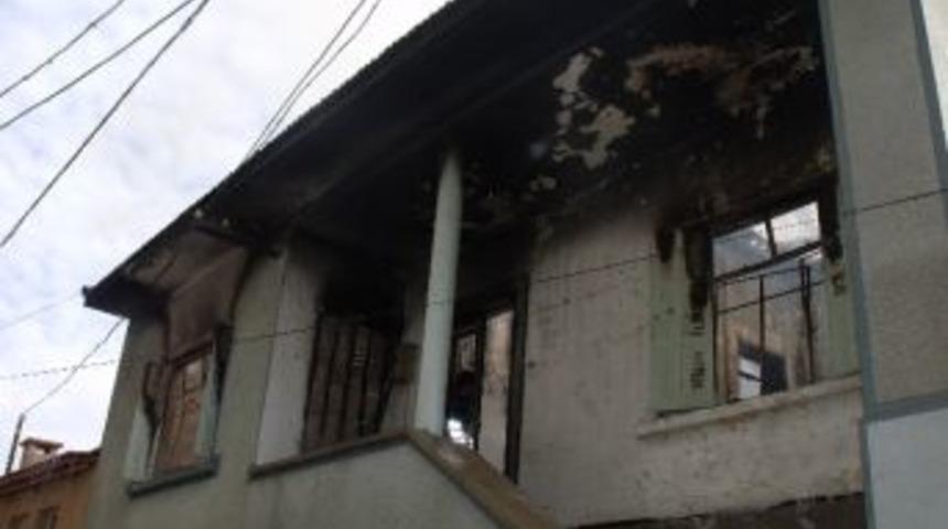 İtfaiye M&uuml;d&uuml;r&uuml; Yangında Yaralandı