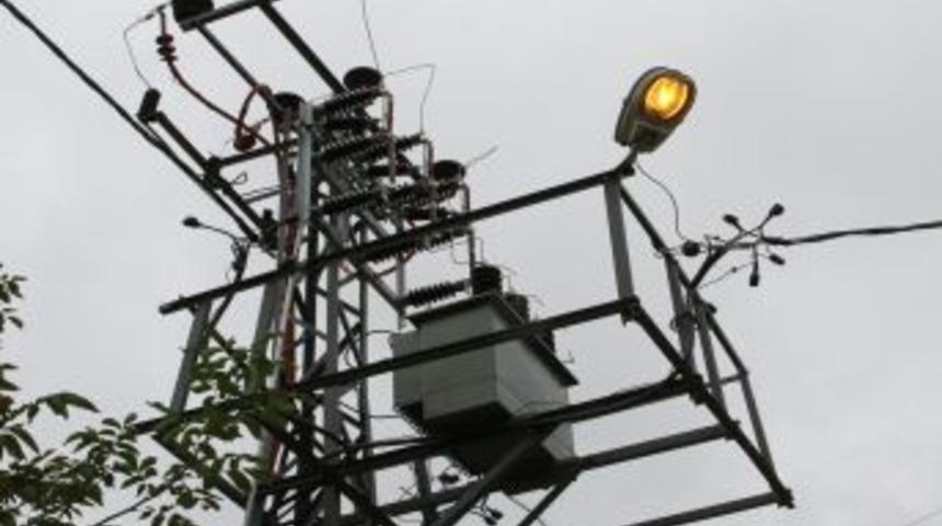 &Ccedil;alıkuşu Feride'nin K&ouml;y&uuml; Elektriğe Kavuştu, Iki Bayramı Bir Arada Yaşadı