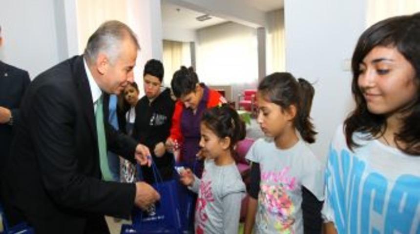 Denizli Protokol&uuml; &Ccedil;ocuk Yuvası, Huzurevi Ve Şehitlikleri Ziyaret Etti