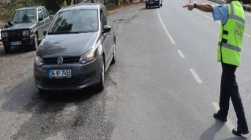 Bayram İ&ccedil;in Bodrum&rsquo;a Gelenleri Polisler Karşıladı