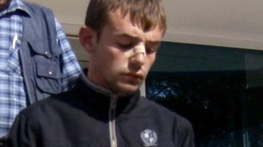 Adam öldürürken babasını da bıçakladı