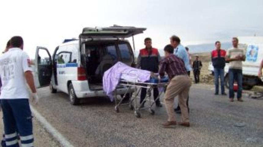 Mersin'de Trafik Kazası: 2 &Ouml;l&uuml;, 2 Yaralı