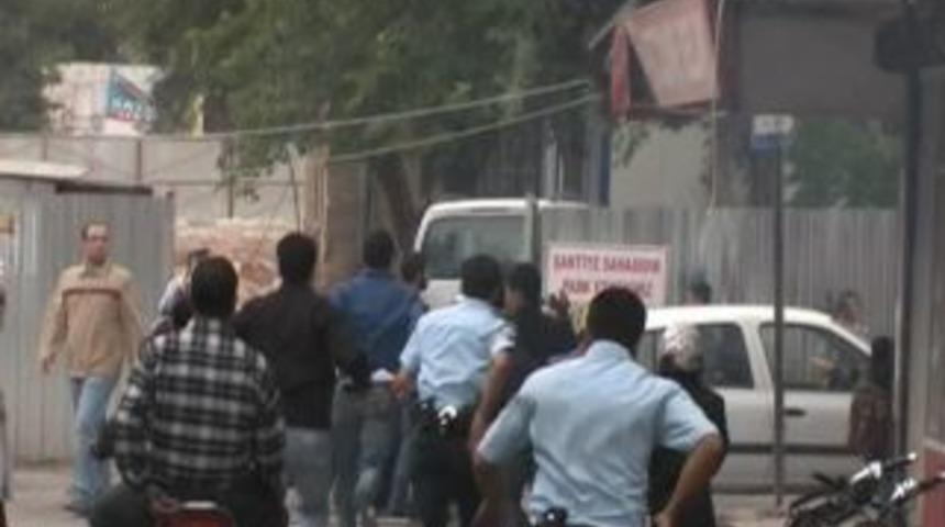 Polis ve bı&ccedil;aklı hasta kovalamacası