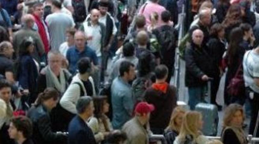 Gap Havalanı'nda bayram yoğunluğu