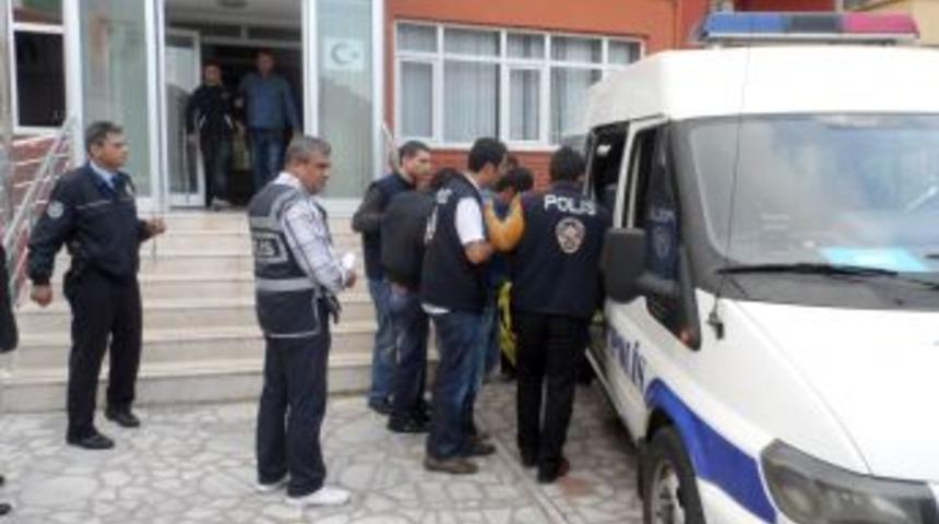 Uyuşturucu Sattıkları Iddiasıyla Yakalanan 5 Kişi Adliyeye Sevk Edildi