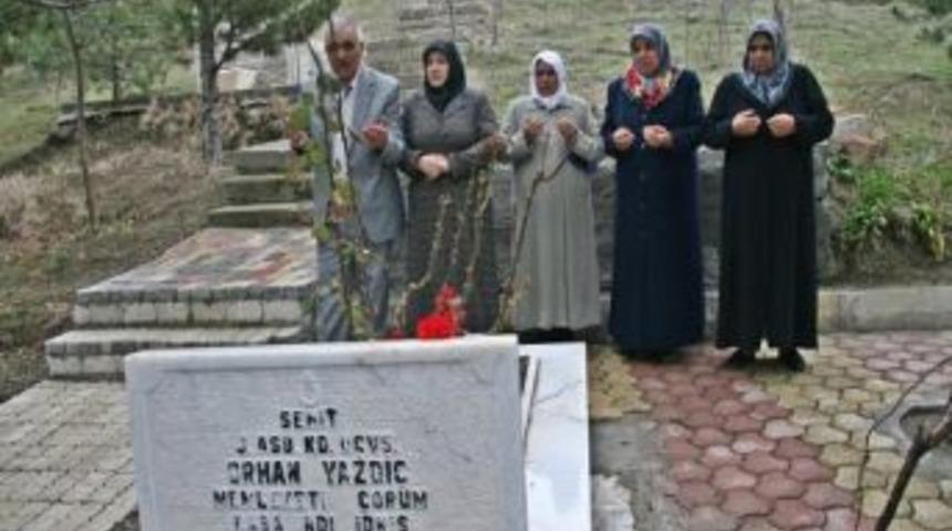 Şehit Ailelerinin Bayram &Ouml;ncesi Şehilikte H&uuml;z&uuml;nl&uuml; Ziyareti