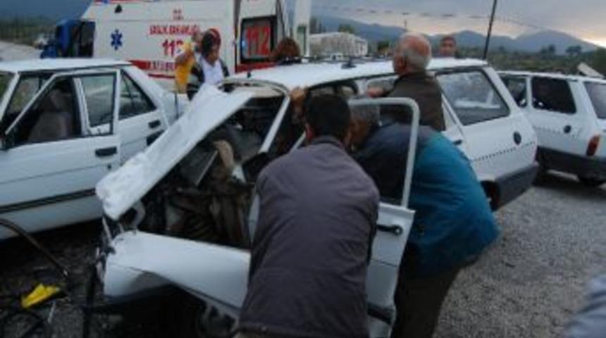 Bayrami&ccedil;&rsquo;te Trafik Kazası: 5 Yaralı