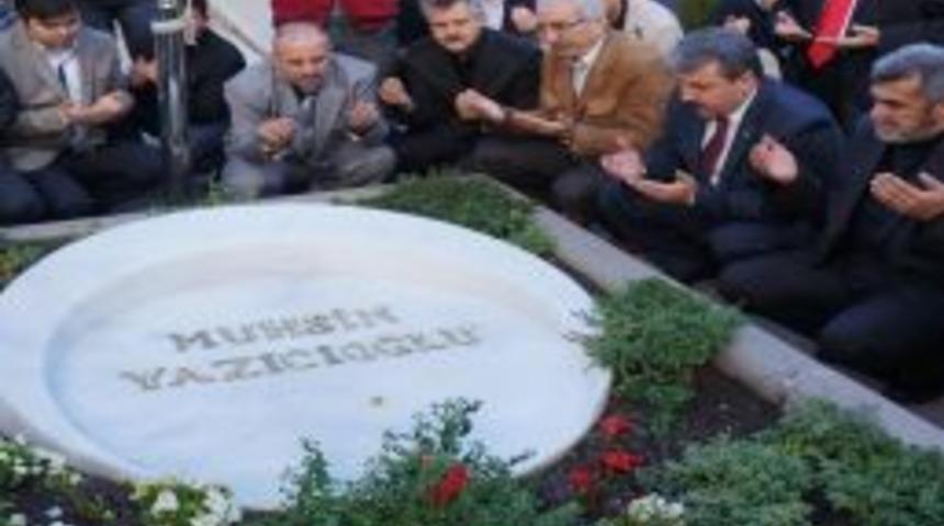 BBP Lideri, Bayram Namazını Tacettin Dergahı'nda Kıldı