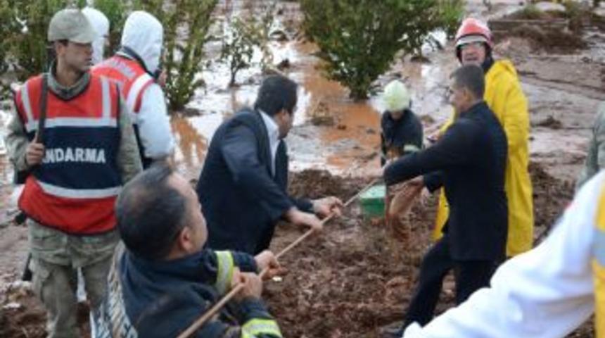 Gaziantep'teki Selde Biri Kadın 3 Kişi &Ouml;ld&uuml;