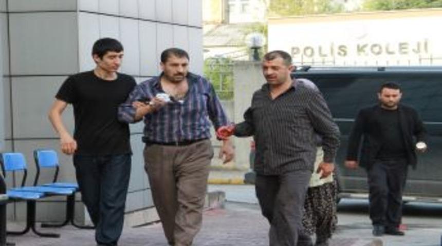 Kurban Yerine Kendini Kesen Acemi Kasaplar Hastanelere Koştu