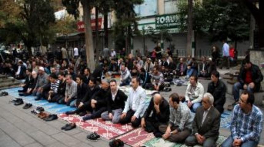 Samsun&rsquo;da Camiler Doldu Taştı