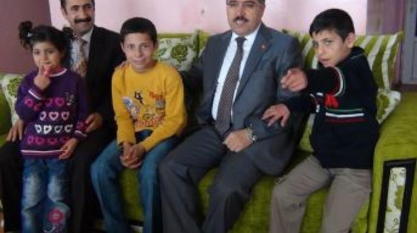 Yuva Çocuklarına Vali Çınar Şefkati