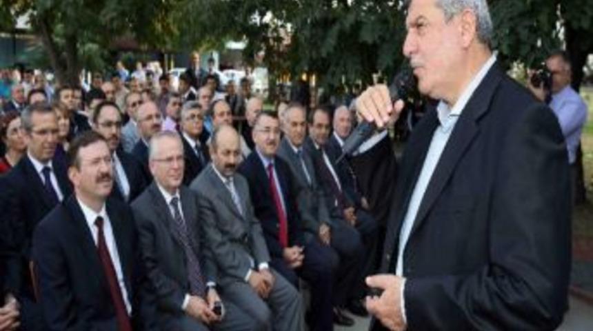 İsu, Bah&ccedil;ede Bayramlaştı