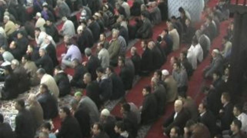 Urfa&rsquo;da bayram namazı coşkusu