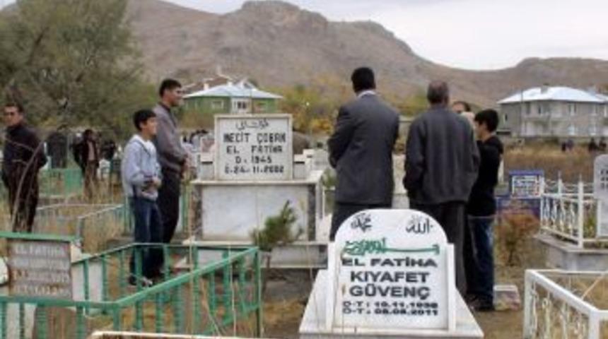 Van'da Mezarlık Ziyaretleri