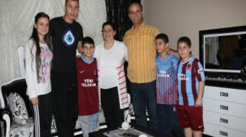 Trabzonsporlu Emre&rsquo;den Anlamlı Ziyaret